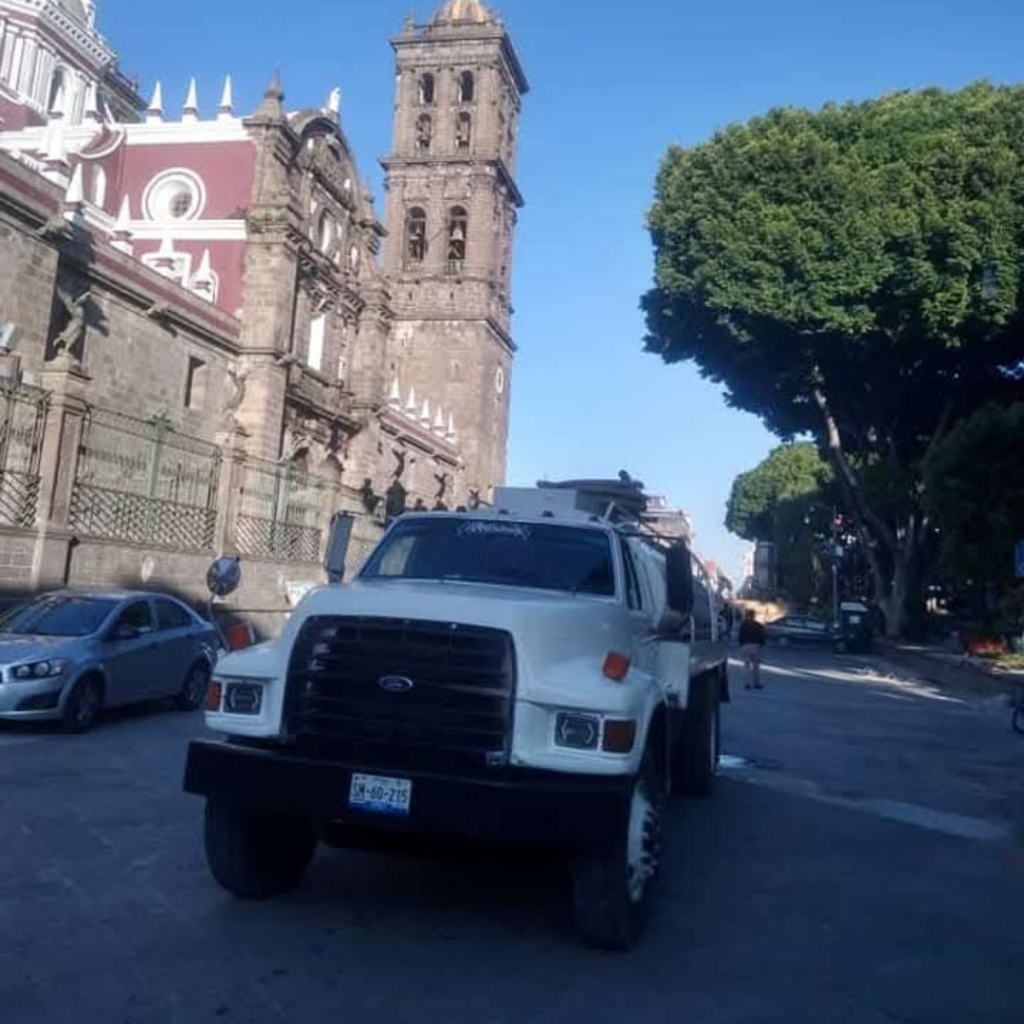 Pipas de agua potable cholula